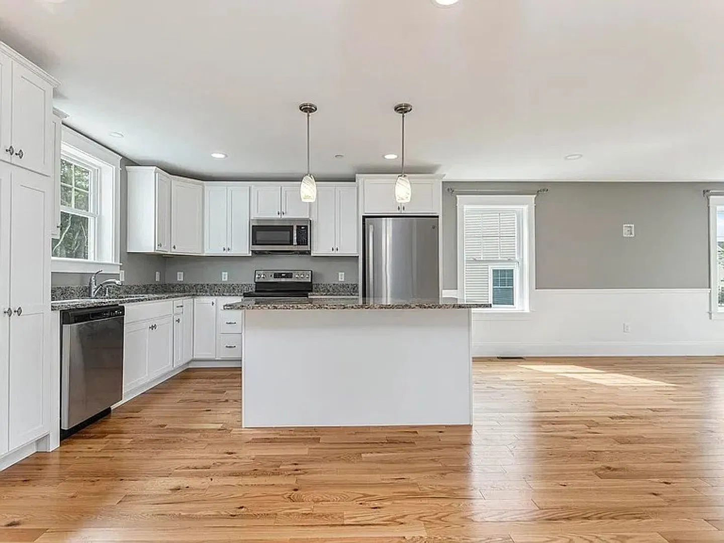 Gorgeous 55+ Townhome — Photo 3