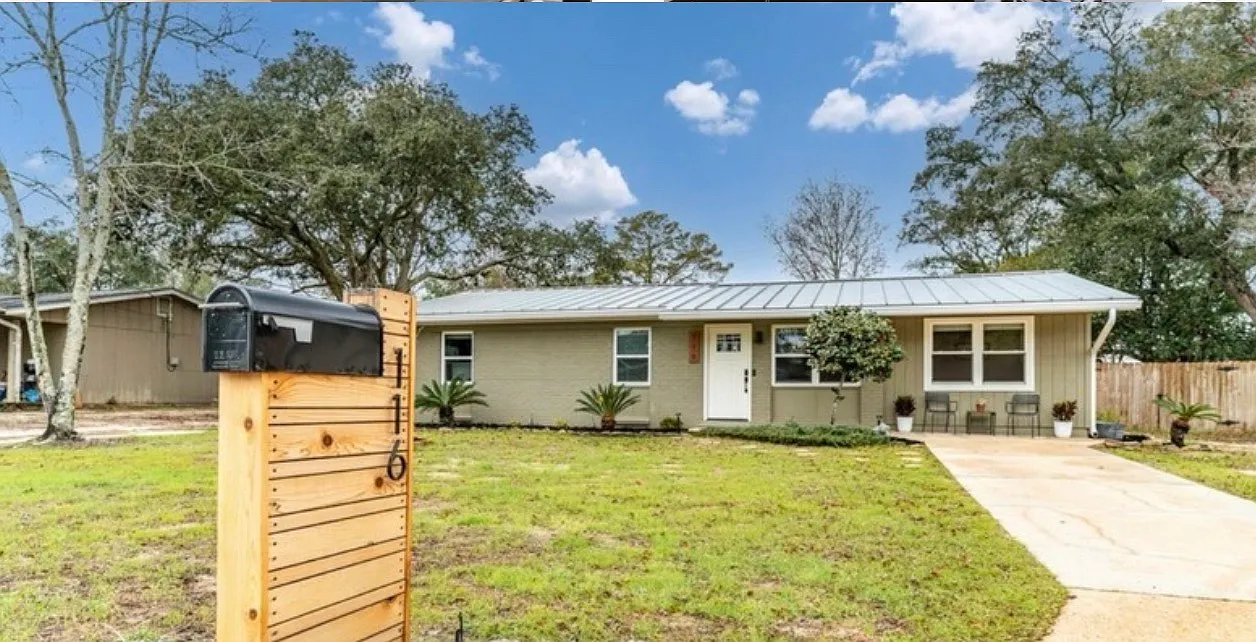 3 bed, 1360 sqft, $3,000 — Photo 1