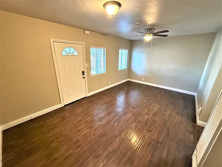 1232 W M St — Photo 2