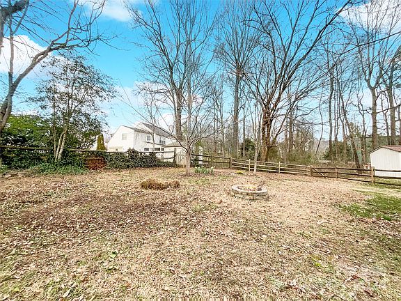 4th image of 931 Timber Knoll Dr