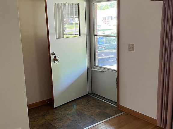 3rd image of 4300 Eastlea Dr