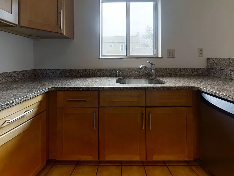 347 Franklin St #401 — Photo 3