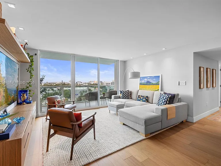 650 West Ave #908 — Photo 3