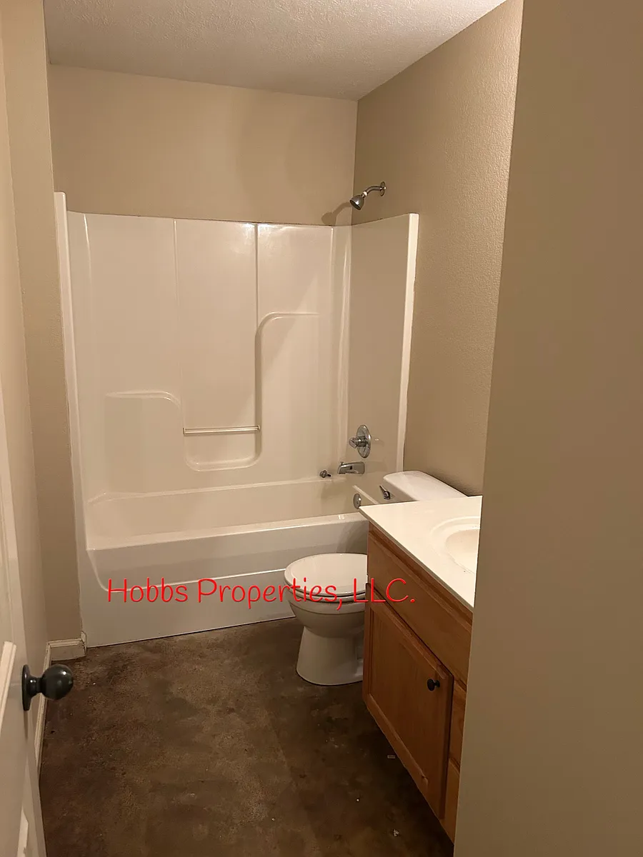 Building Photo - 410 6th St #402
