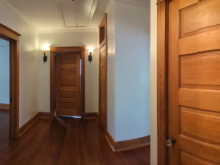 4040 Clermont Dr — Photo 22