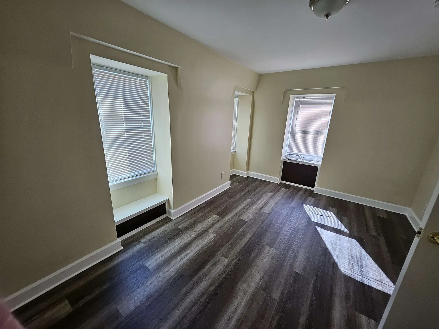 2 bed, 830 sqft, $2,000 — Photo 2