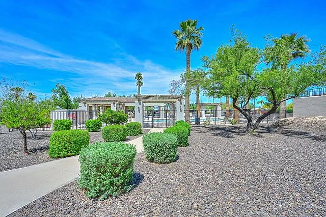 2210 E Branham Ln — Photo 41