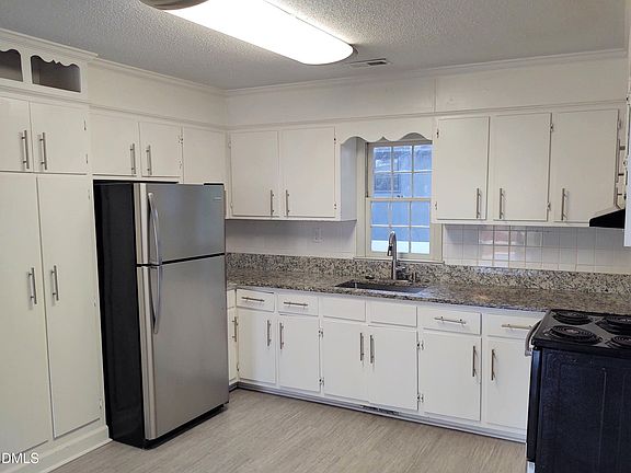 5th image of 15 N Fisher St #B
