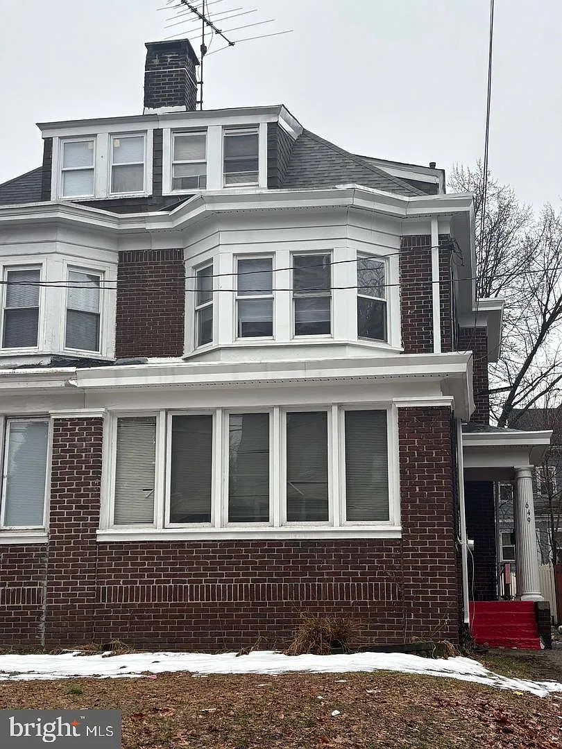 5 bed, 3.0 bath, 1870 sqft, $2,700 — Photo 1