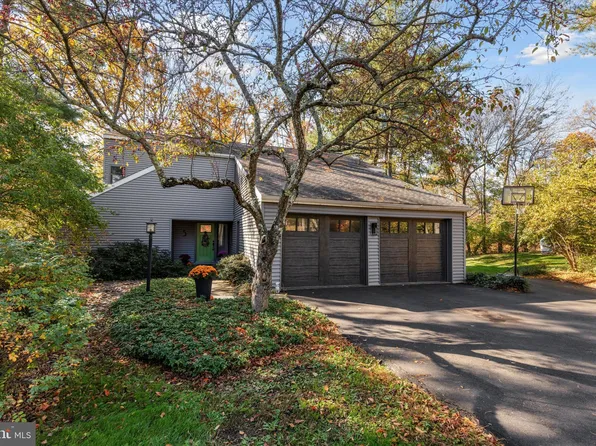 5 Hunters Run, Spring House, PA 19477