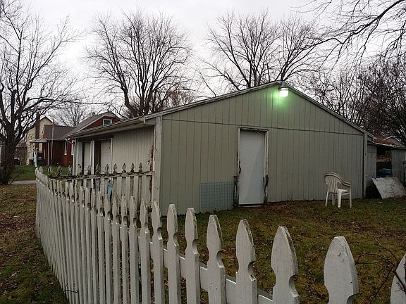 Garage side-view