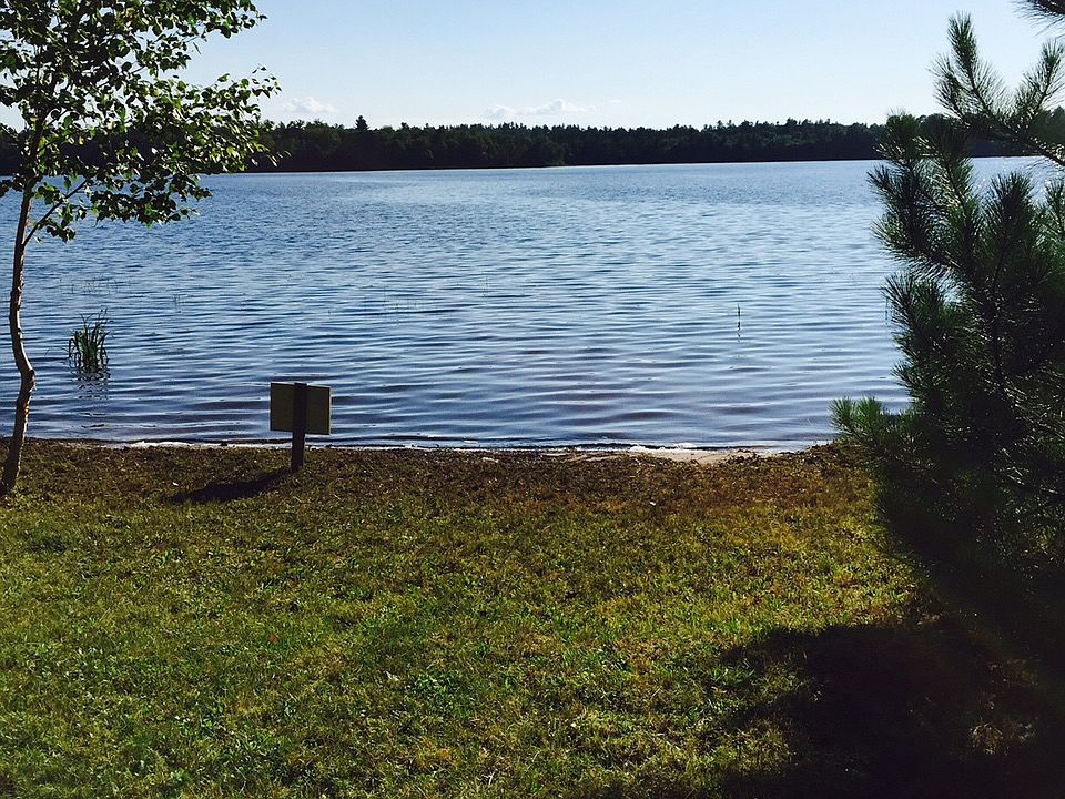 Level frontage to Lake