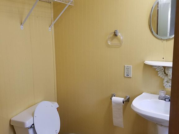 5th image of 310 E Hughitt St