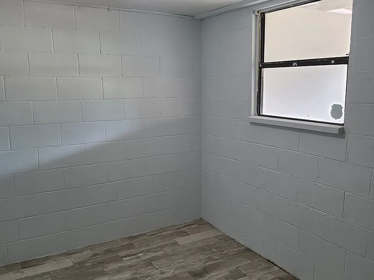 2205 S Park Ave — Photo 30