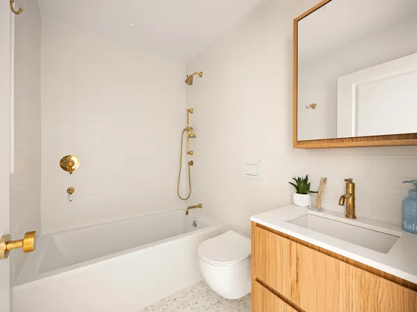 95 Monroe Street image 11 of 20