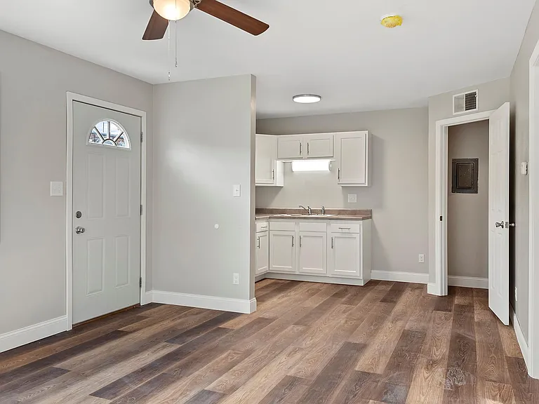 The District Apartments — Photo 9
