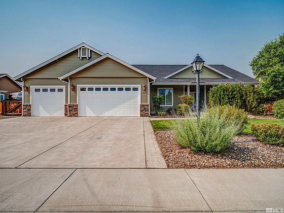 3rd image of 2900 La Cresta Cir
