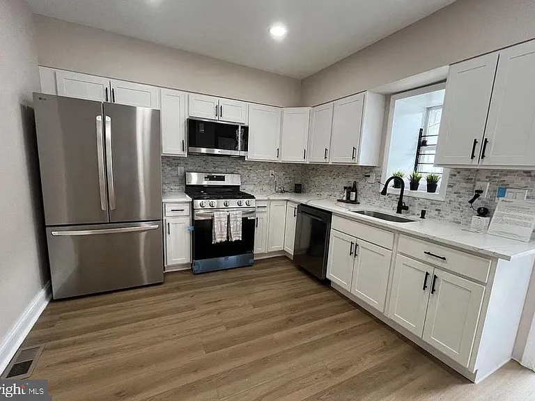 2317 E Fayette St — Photo 9