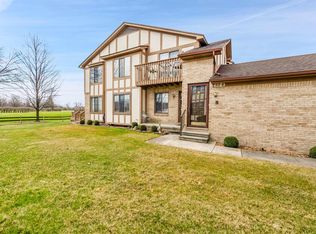 906 Country Club Dr, Saint Clair Shores, MI