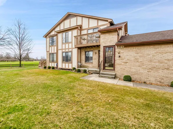 906 Country Club Dr, Saint Clair Shores, MI 48082