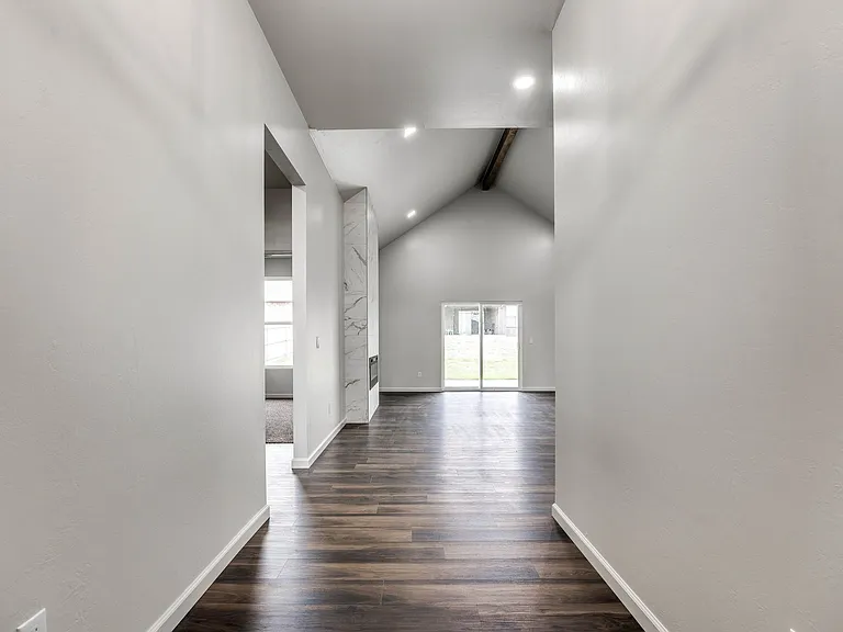 14301 Village Trl — Photo 8