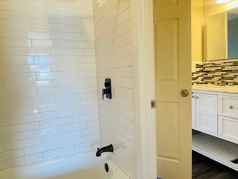 1732 N Hamilton St #D — Photo 8