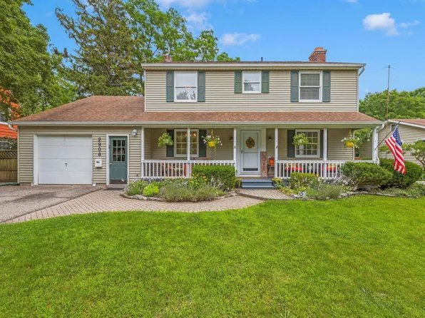 2906 Manor Dr, Midland, MI 48640