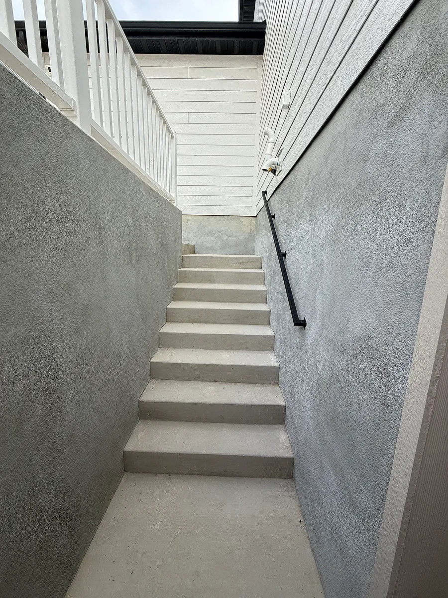 Building Photo - N Devers Dr