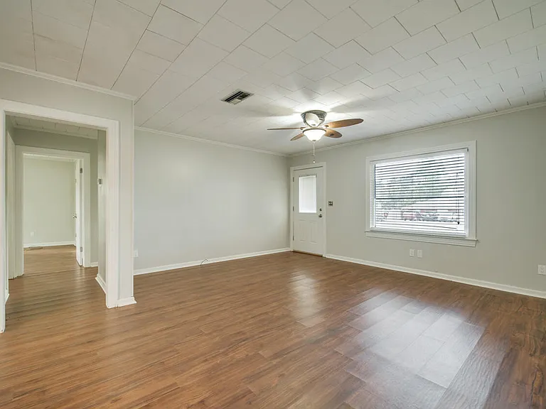 216 E Milton Ave — Photo 5