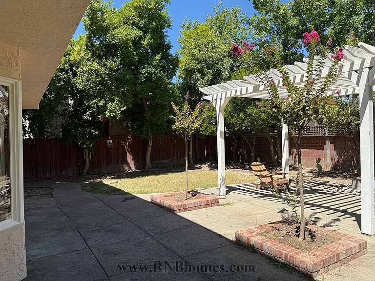 8301 Dalkeith Way — Photo 17