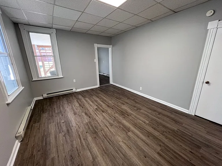406 E Washington St — Photo 10