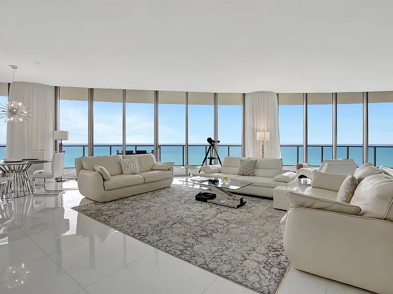 Collins Ave — Photo 21