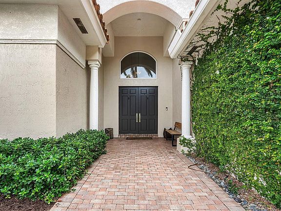 5th image of 6599 NW 33rd Avenue