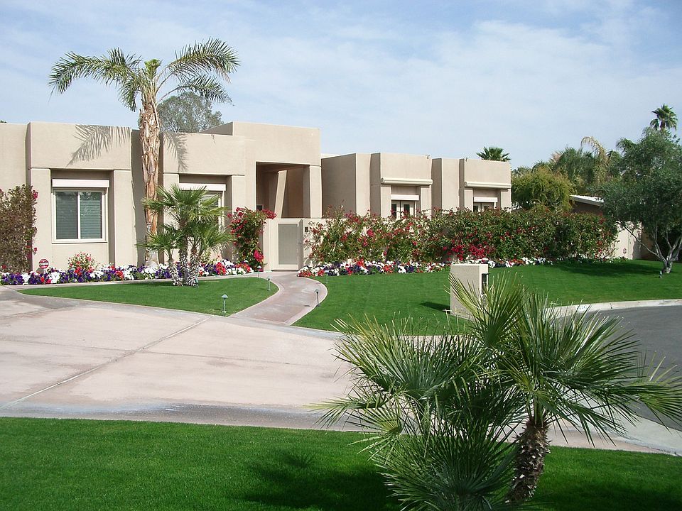 Front View W/ Motor Court