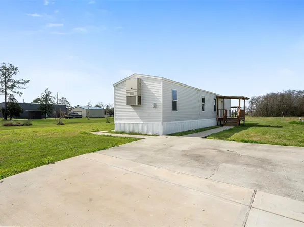 760 Blueberry Rd, Cove, TX 77523