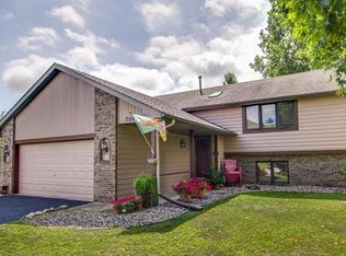 706 Hanover Ct, Eagan, MN 55123