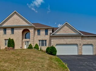 5211 Harry Ct, Crystal Lake, IL 60014