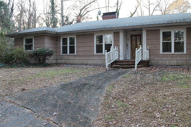 1st image of 225 S Hillcrest Dr