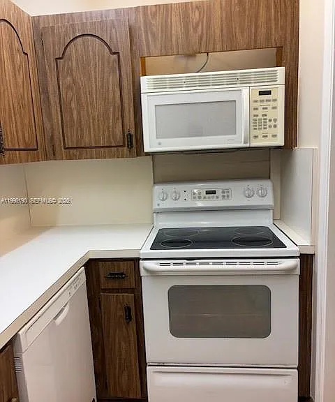 9050 Jacaranda Ln #8 — Photo 5