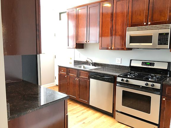 3rd image of 6436 N Leavitt St #W1