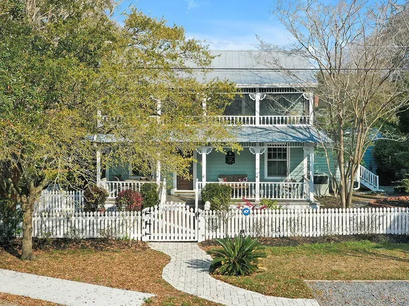 301 E West Street, Southport, NC 28461