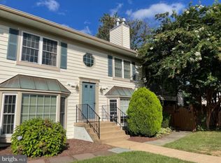 6052B Essex House Sq, Alexandria, VA 22310