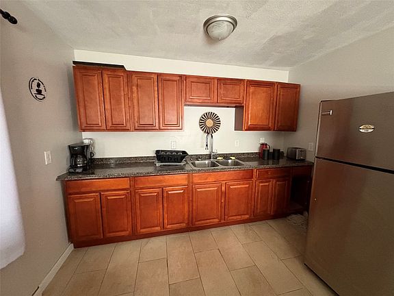 3rd image of 106 Burr Ave #1R