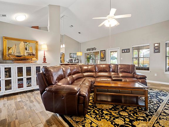 5th image of 17108 Excalibur Cir