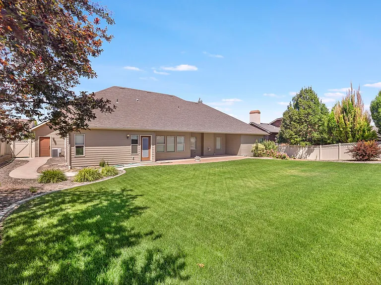 670 Sun Terrace Dr — Photo 24