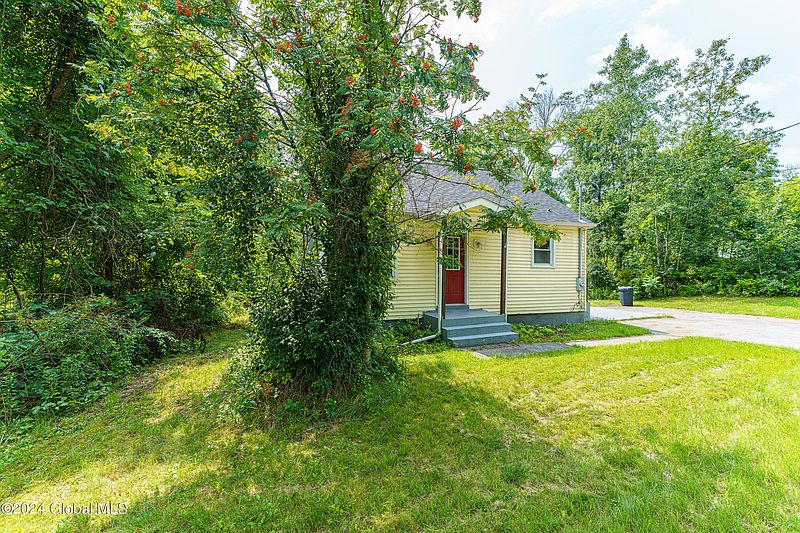 4th image of 211 Northline Road
