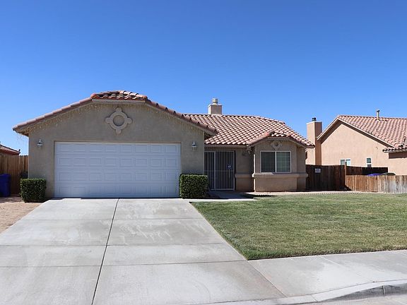 4th image of 16352 Appletree Ln