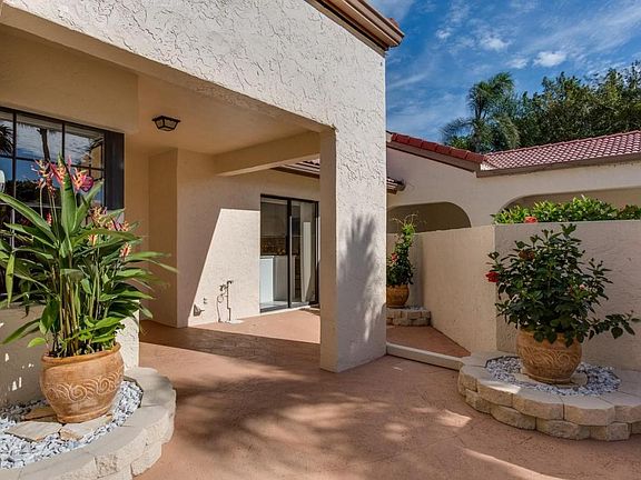 4th image of 5695 Parkwalk Cir E