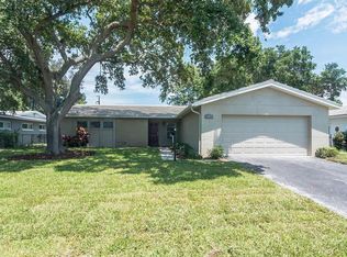 1221 69th St N, Saint Petersburg, FL 33710