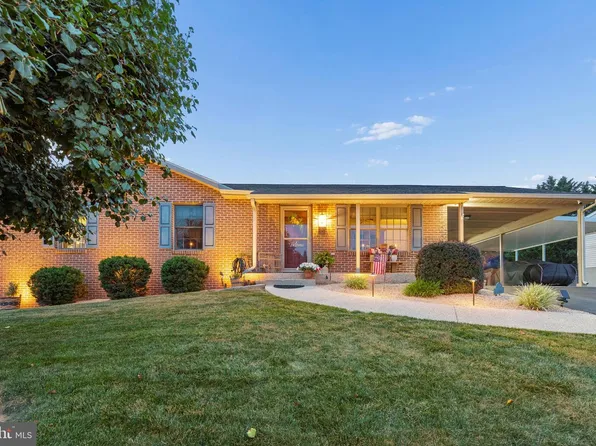 429 Chartridge Dr, Hagerstown, MD 21742